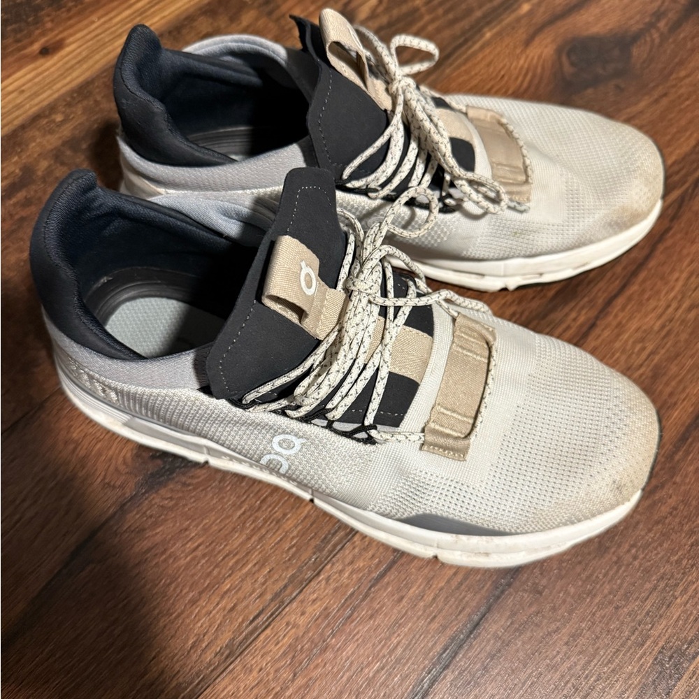 On style Running shoes